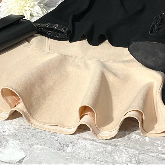 SOLD | 🔥SALE🔥 Club Monaco Cream Circle Skater Lined Skirt - Picture 6 of 15